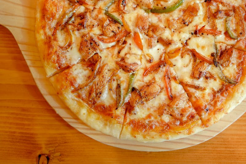 White garlic chicken thin crust pizza